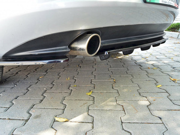 MAXTON DESIGN Central Rear Splitter Alfa Romeo 159 (With Vertical Bars)