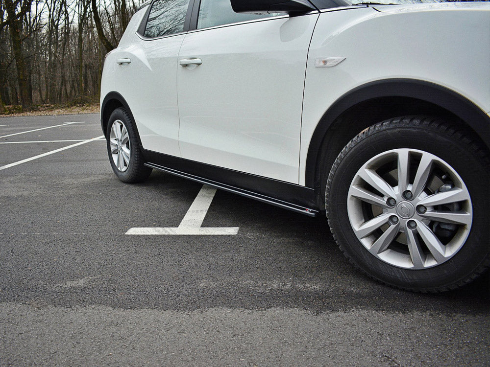 Side Skirts Splitters compatible with SsangYong Tivoli (2015-2019) - Carbon Look