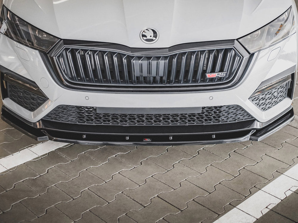 Front Splitter V.3 compatible with Skoda Octavia RS Mk4