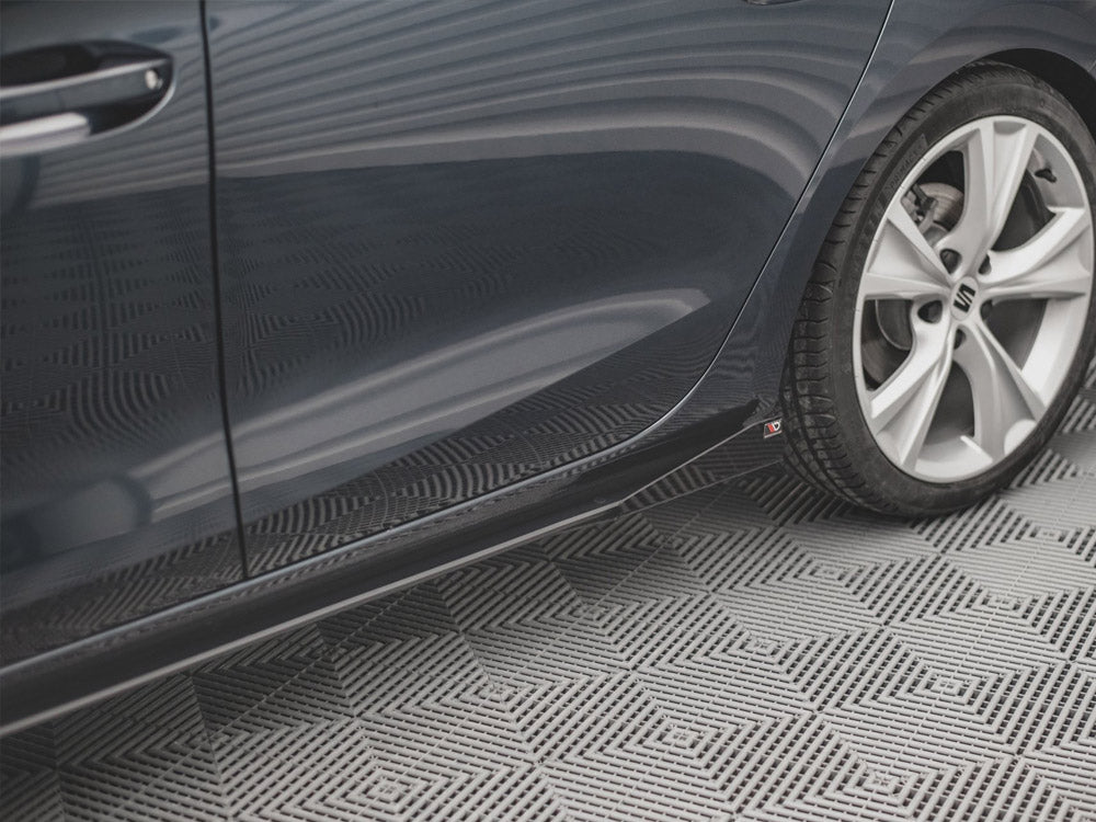 Side Flaps compatible with SEAT Leon FR Mk4