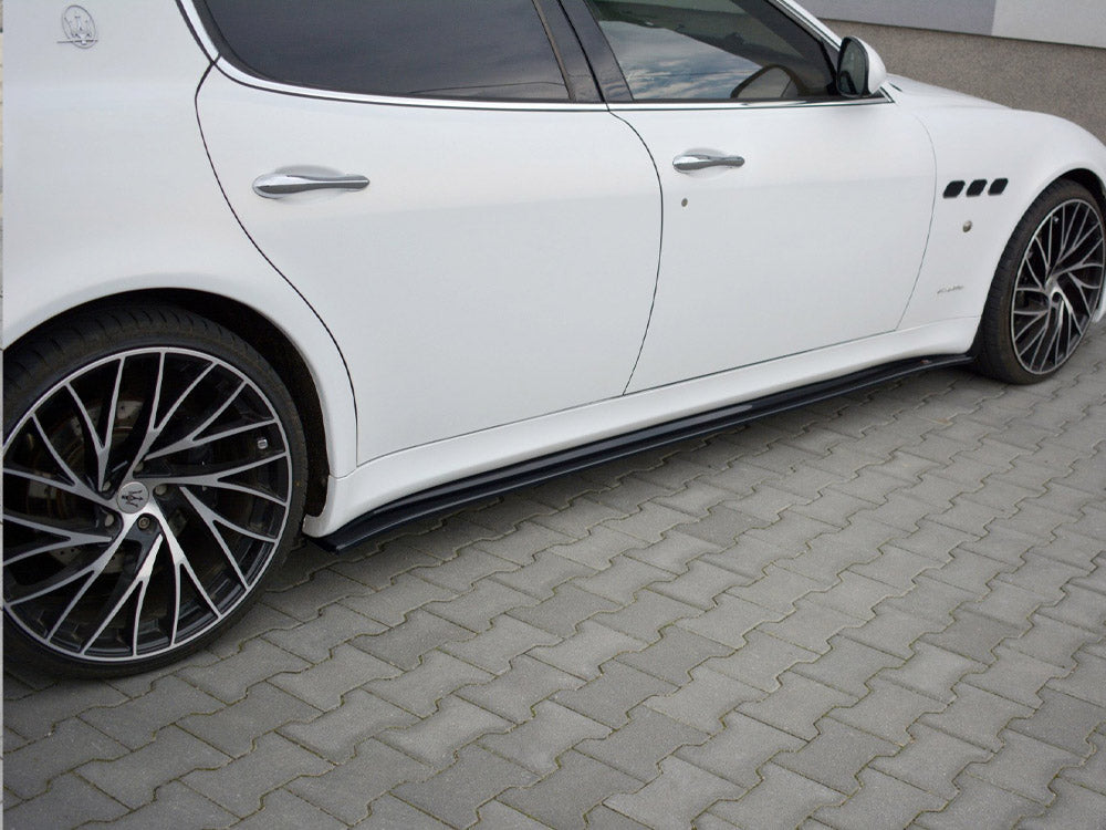 Side Skirts Diffusers compatible with Maserati Quattroporte Mk5 Facelift (2009-2012) - Carbon Look