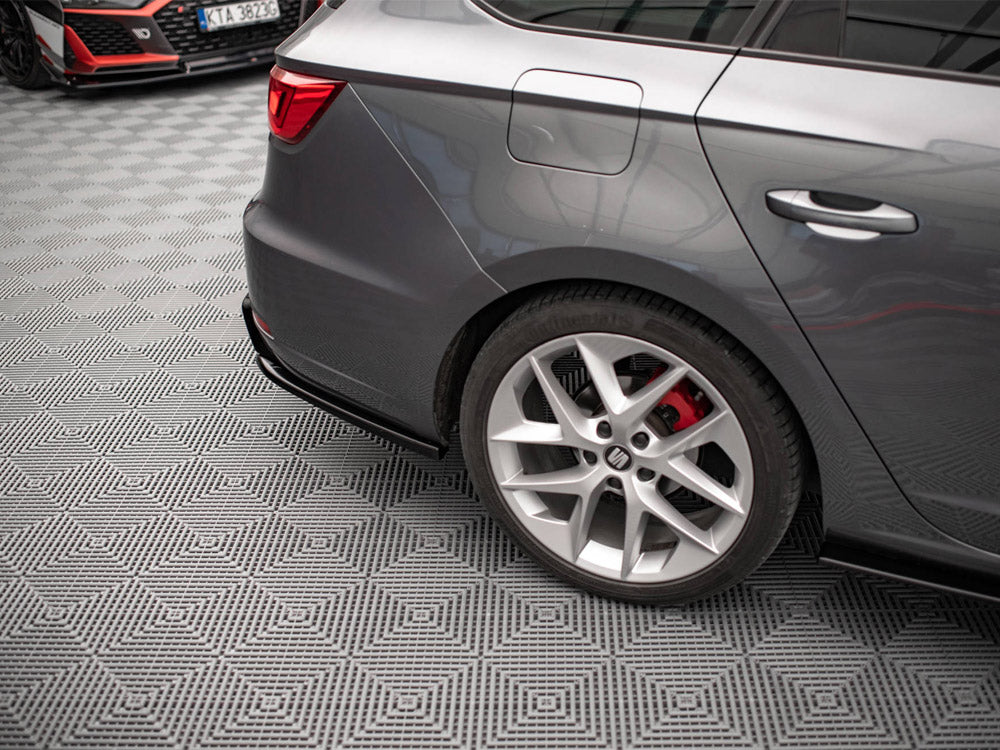 Rear Side Splitters V.2 compatible with SEAT Leon FR Sportstourer Mk3 (2012-2016)