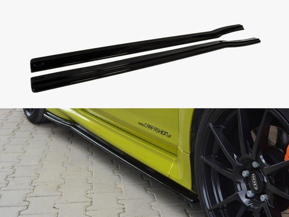 Side Skirts Diffusers compatible with Ford Focus Mk2 RS - Carbon Look
