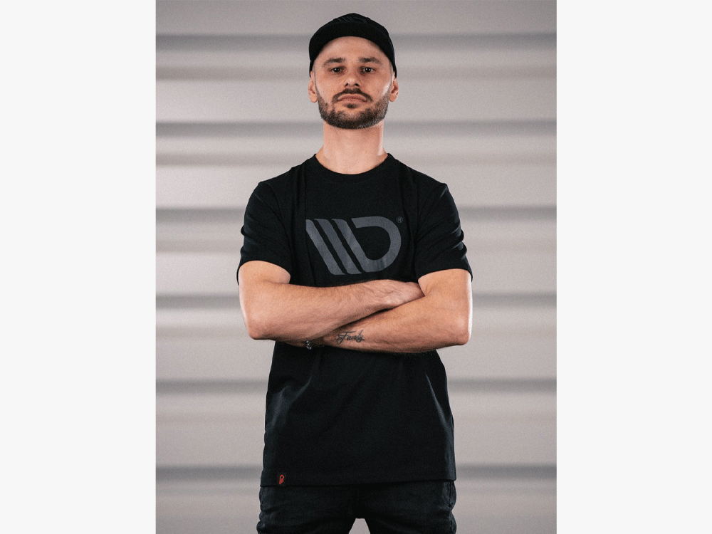 Classic Tshirt Mens - Black - V.2