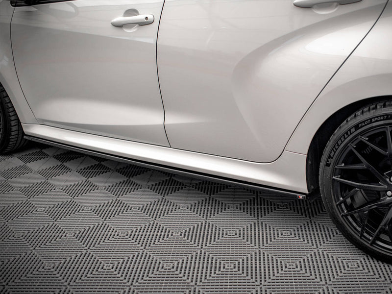 Side Skirts Diffusers V.2 Toyota Yaris Mk4