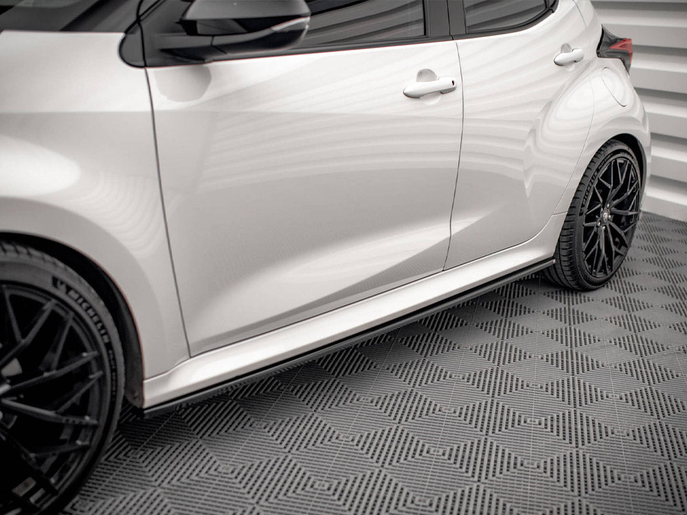 Side Skirts Diffusers V.2 Toyota Yaris Mk4