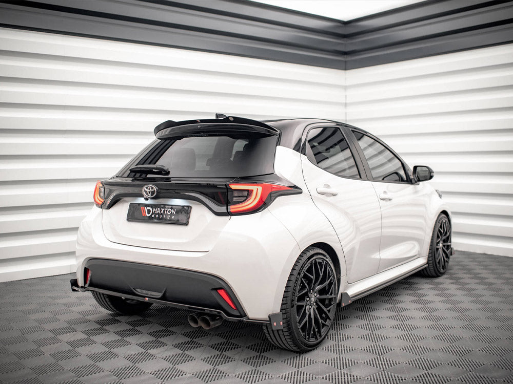 MAXTON DESIGN Central Rear Splitter V.1 + Flaps Toyota Yaris Mk4