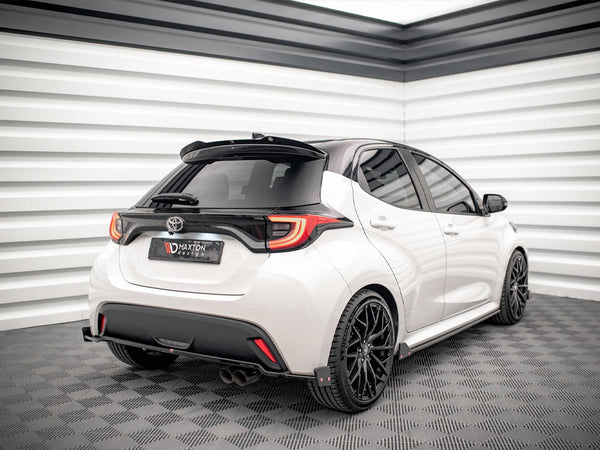 MAXTON DESIGN Central Rear Splitter V.1 + Flaps Toyota Yaris Mk4
