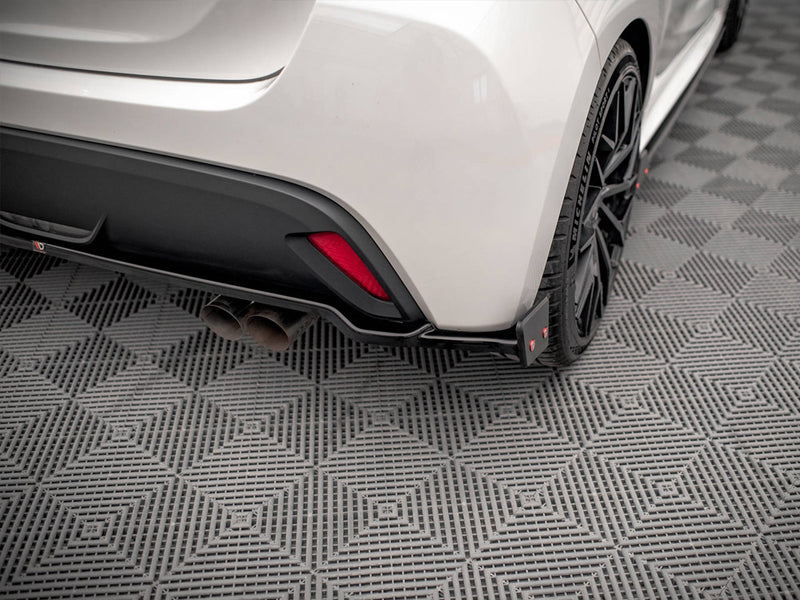 MAXTON DESIGN Central Rear Splitter V.1 + Flaps Toyota Yaris Mk4
