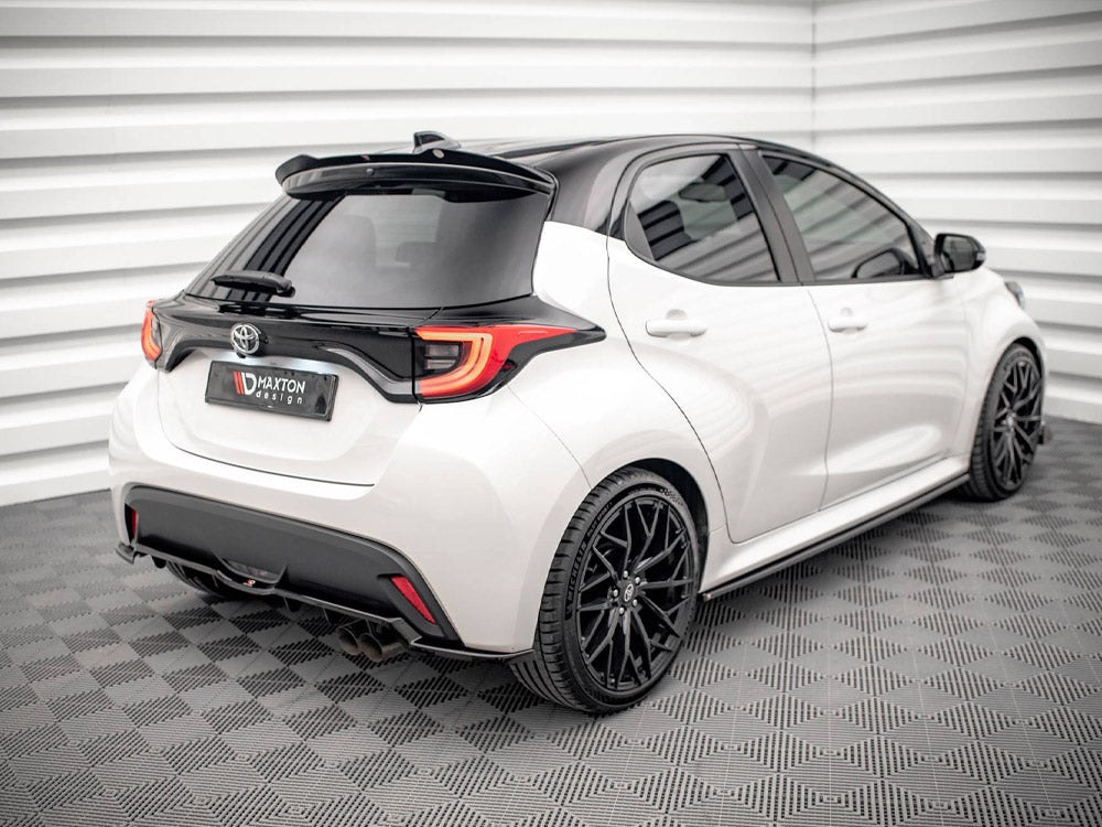 MAXTON DESIGN Central Rear Splitter V.2 (Vertical Bars) Toyota Yaris Mk4