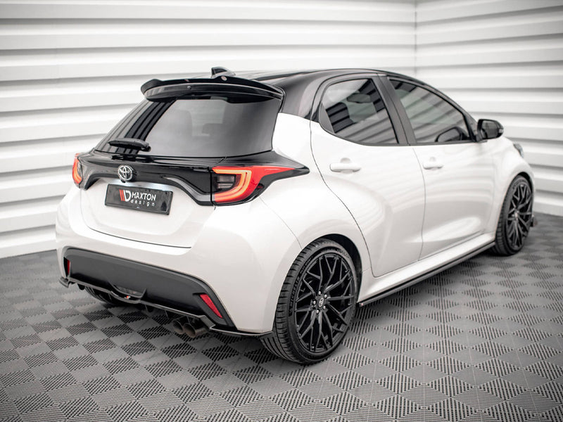 MAXTON DESIGN Central Rear Splitter V.2 (Vertical Bars) Toyota Yaris Mk4