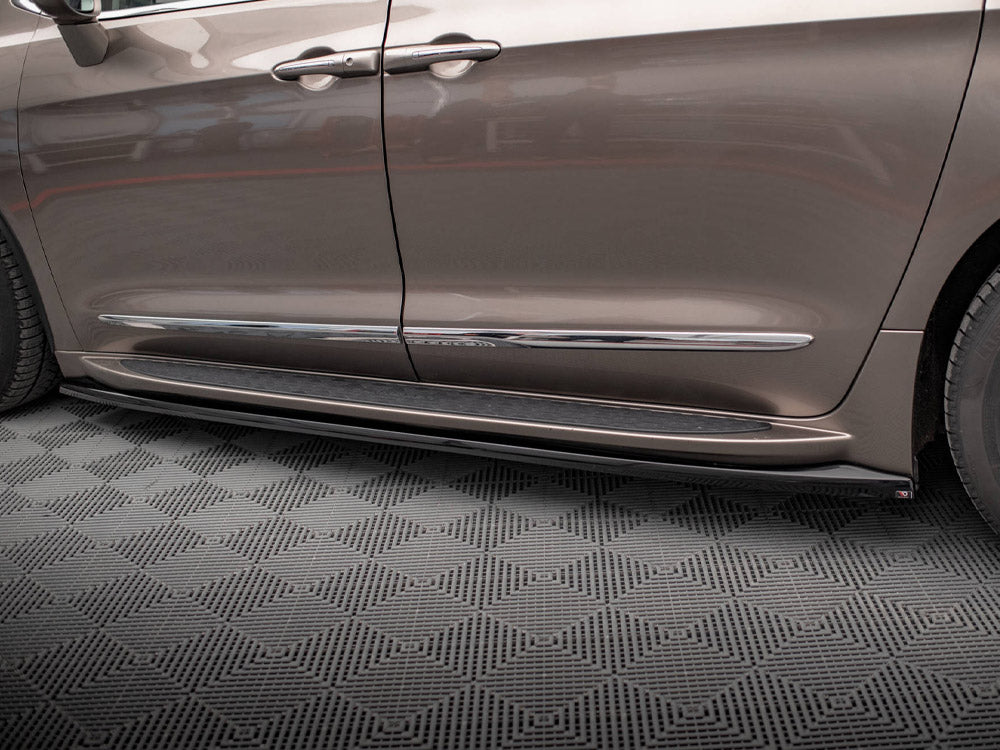 Side Skirts Diffusers V.1 compatible with Chrysler Pacifica Mk2