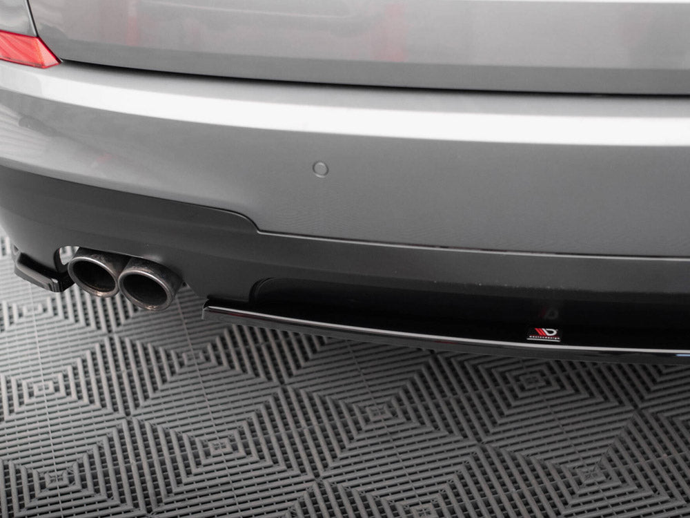 Central Rear Splitter compatible with BMW 5 GT M-Pack F07