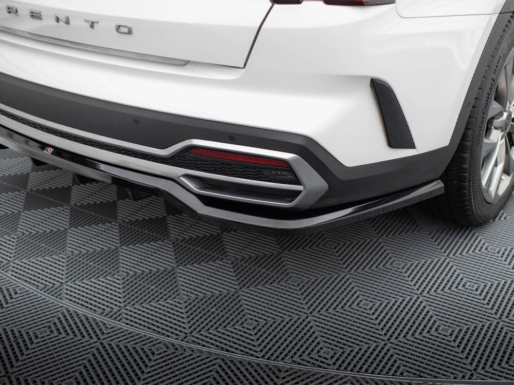 Central Rear Splitter (Vertical Bars) compatible with Kia Sorento Mk4
