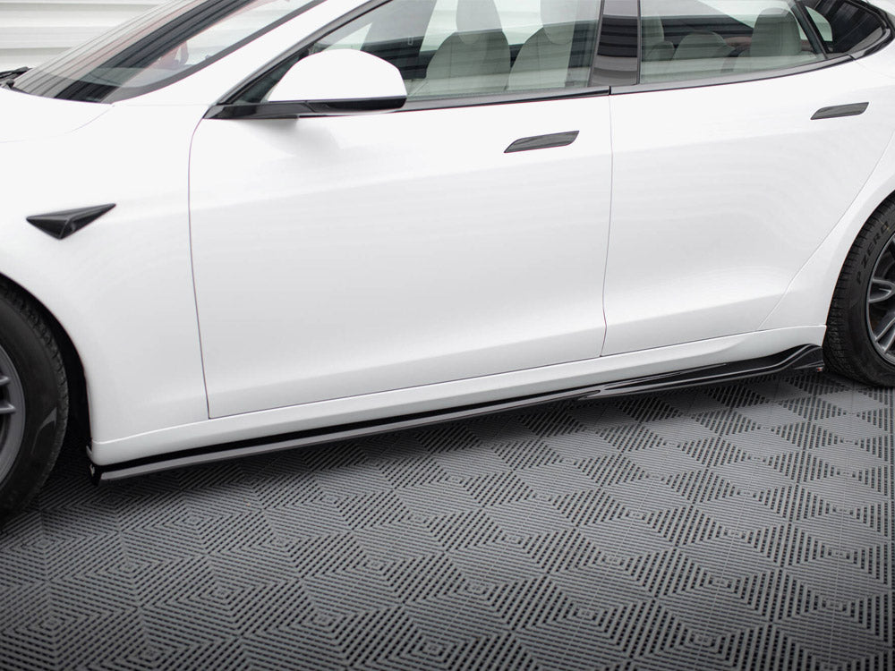 Side Skirts Diffusers V.1 compatible with Tesla Model S Plaid Mk1 Facelift