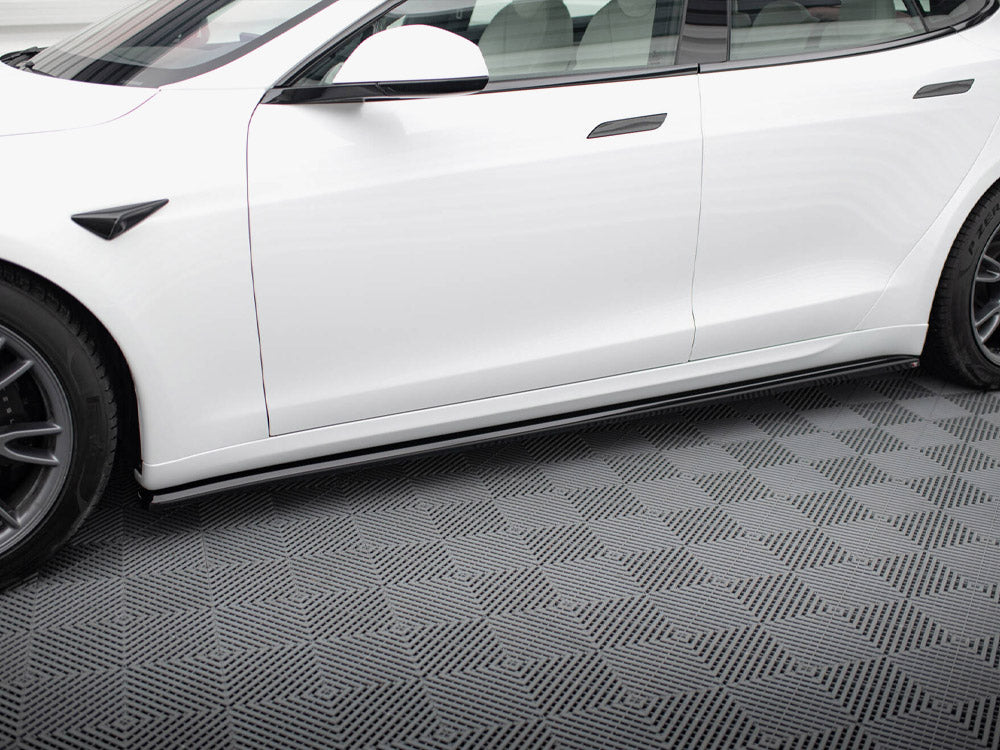 Side Skirts Diffusers V.2 compatible with Tesla Model S Plaid Mk1 Facelift
