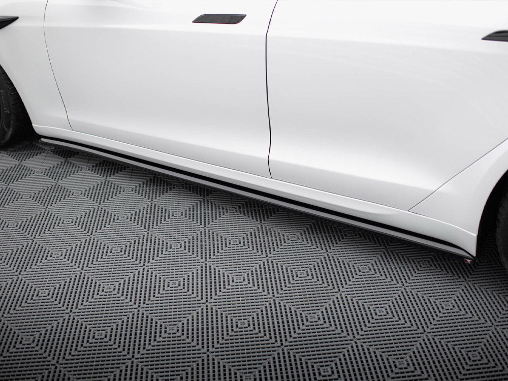 Side Skirts Diffusers V.2 compatible with Tesla Model S Plaid Mk1 Facelift