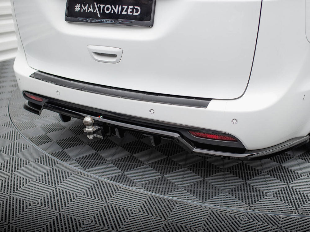 Central Rear Splitter (Vertical Bars) compatible with Chrysler Pacifica Mk2 Facelift