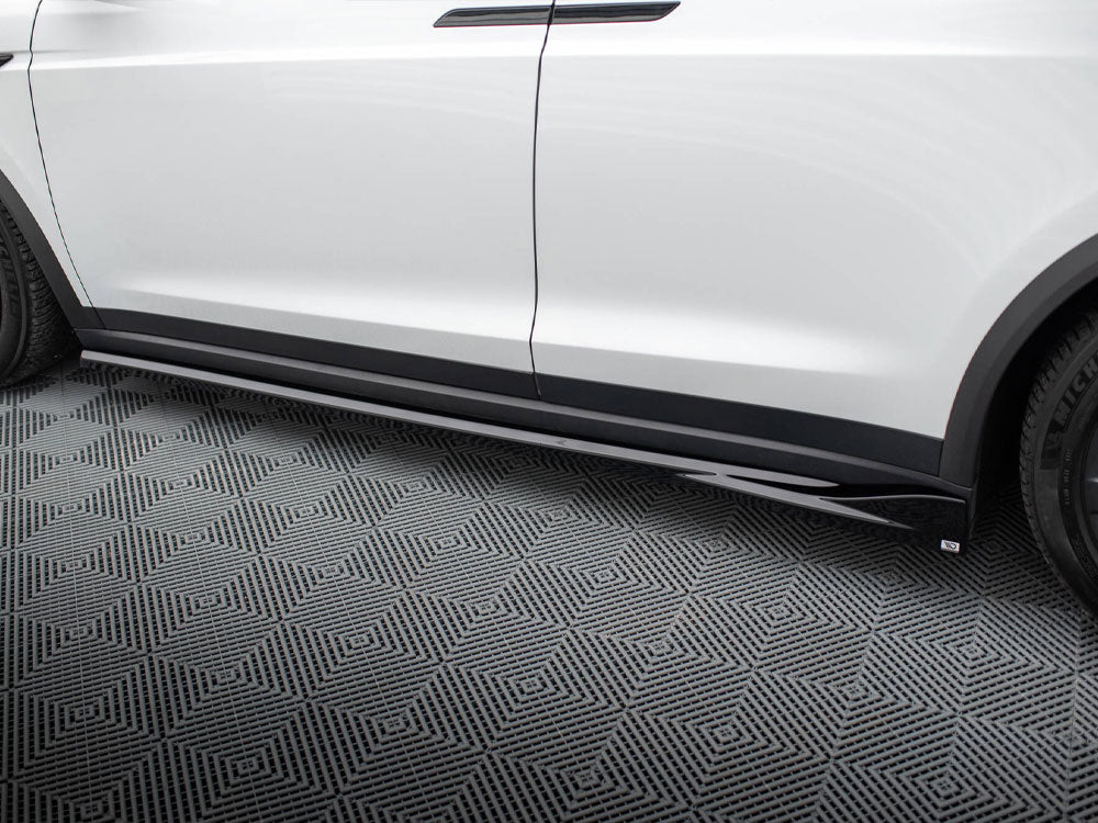 Side Skirts Diffusers compatible with Tesla Model X Mk1 Facelift