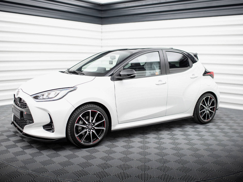 Side Skirts Diffusers V.2 compatible with Toyota Yaris Mk4