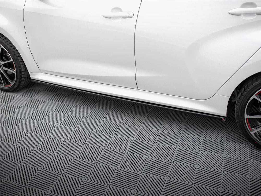 Side Skirts Diffusers V.2 compatible with Toyota Yaris Mk4
