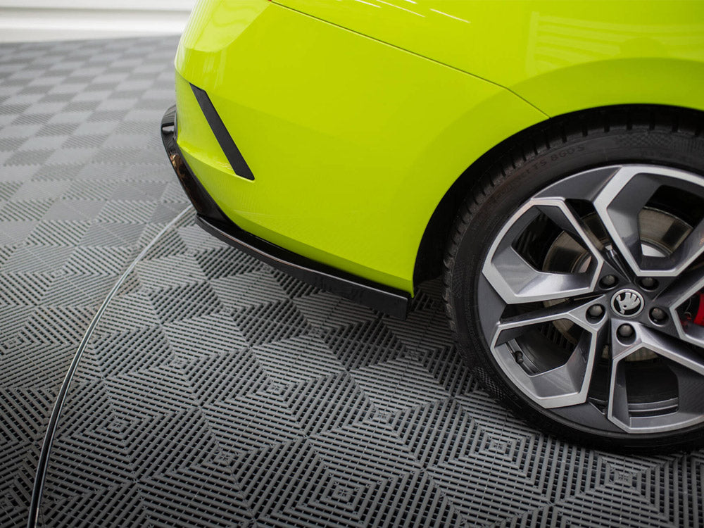 Rear Side Splitters V.4 compatible with Skoda Octavia RS Mk4