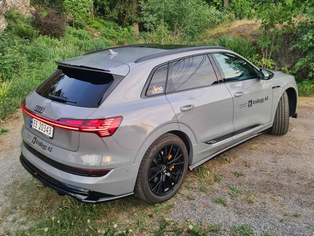 Central Rear Splitter (Vertical Bars) compatible with Audi e-tron S Line