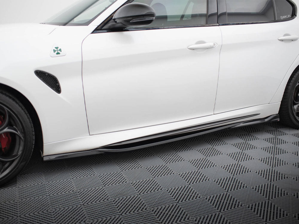 Side Skirts Diffusers compatible with Alfa Romeo Giulia Quadrifoglio