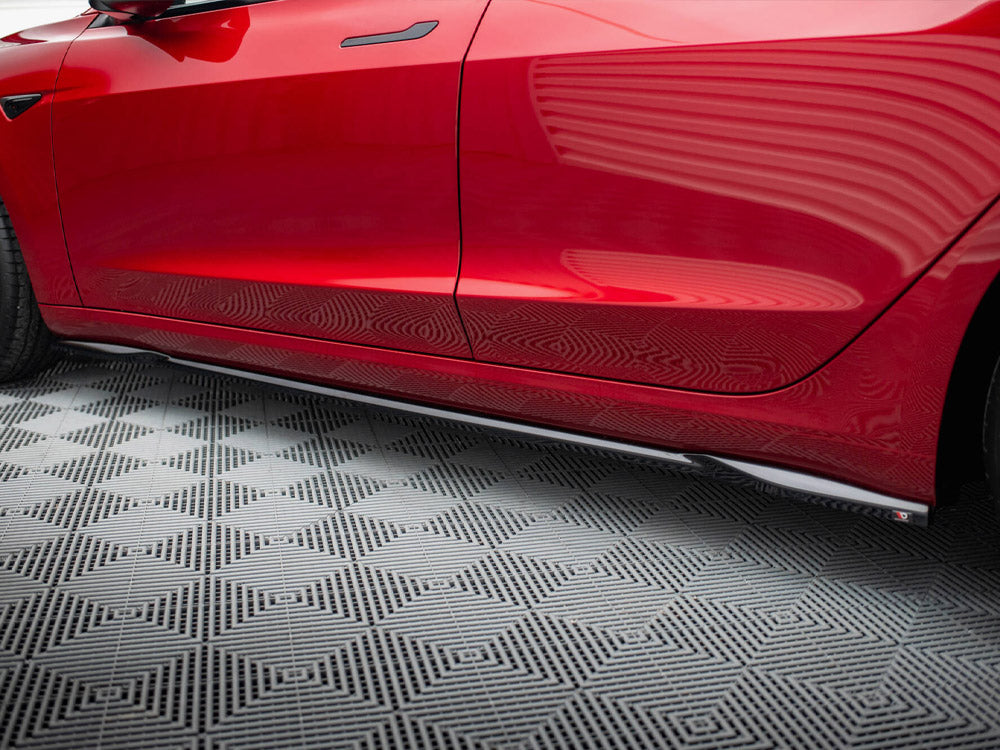 Side Skirts Diffusers V.2 compatible with Tesla Model 3 Mk1 / Mk1 Facelift