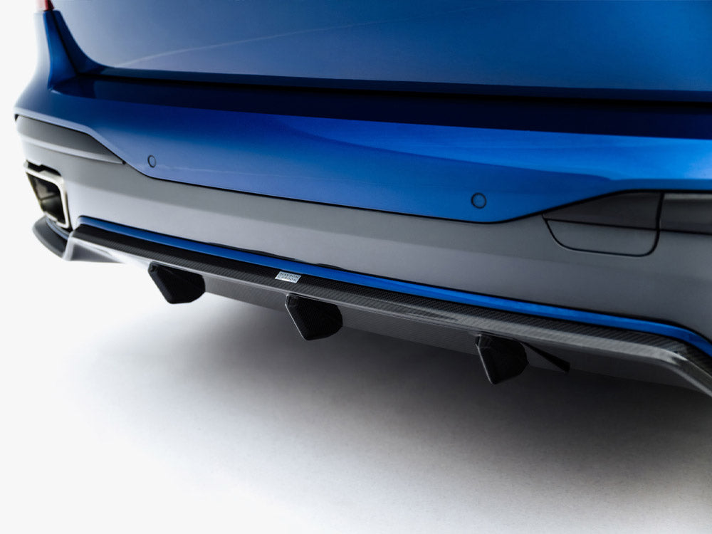 Prepreg Carbon Fiber Rear Diffuser compatible with BMW X7 M-Pack G07 / G07 Facelift (Version with towbar)