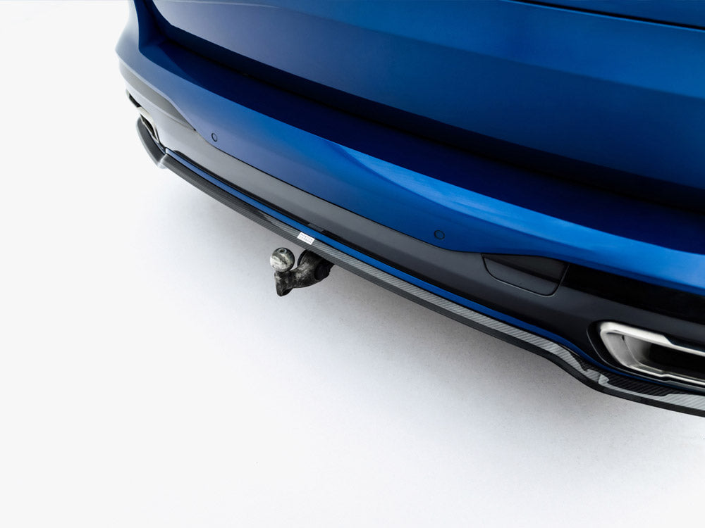 Prepreg Carbon Fiber Rear Diffuser compatible with BMW X7 M-Pack G07 / G07 Facelift (Version with towbar)