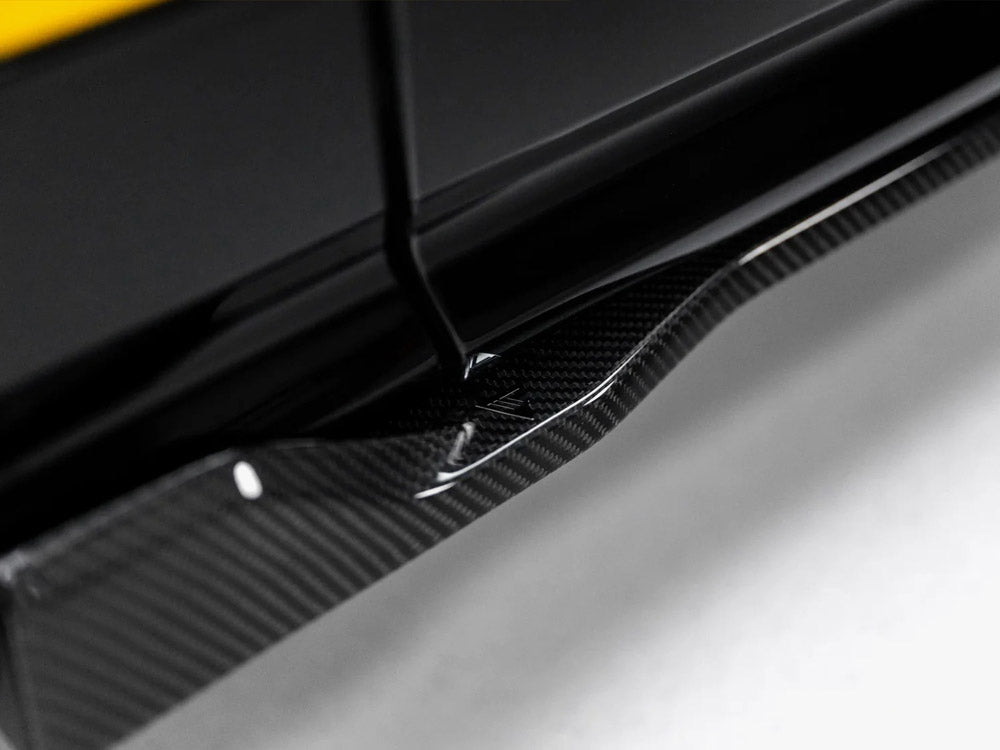 Prepreg Carbon Fiber Side Skirts compatible with Lamborghini Urus Mk1